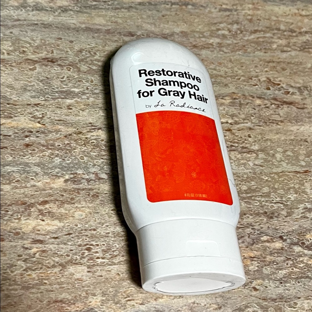 New Restorative shampoo for gray hair by La Radiance